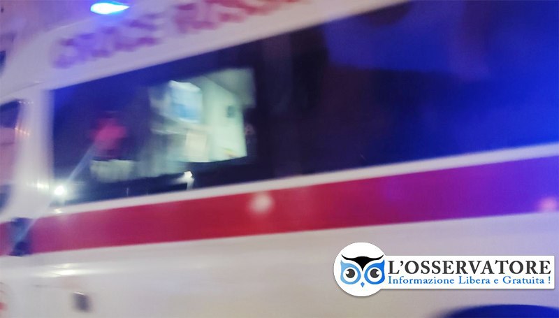 Auto contromano allo scolmatore investe motociclista