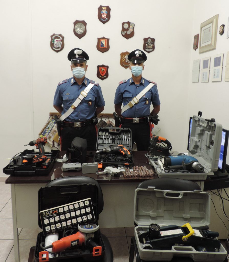 Denunciato 31enne per furto di oggetti del valore di tremila euro da un garage