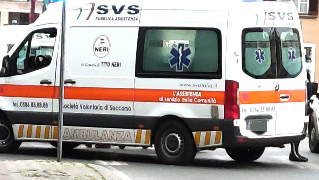 Muore a 42 anni nell’auto ribaltata: tragedia nella notte