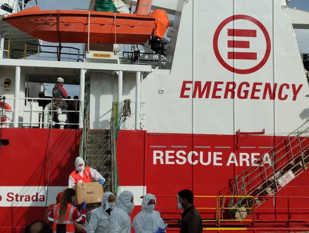 Life Support con 69 migranti a bordo: domani l’arrivo a Livorno