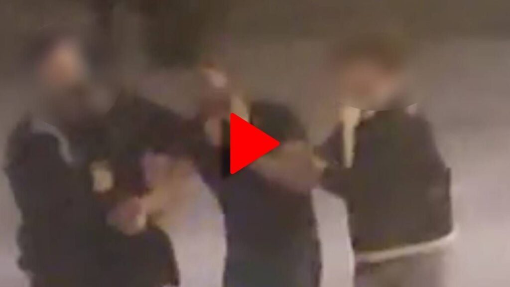 Rissa in Venezia, ragazzo circondato e malmenato [VIDEO]
